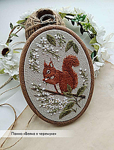 Embroidery with a smooth stitch: natural motifs. Animals, birds, flowers